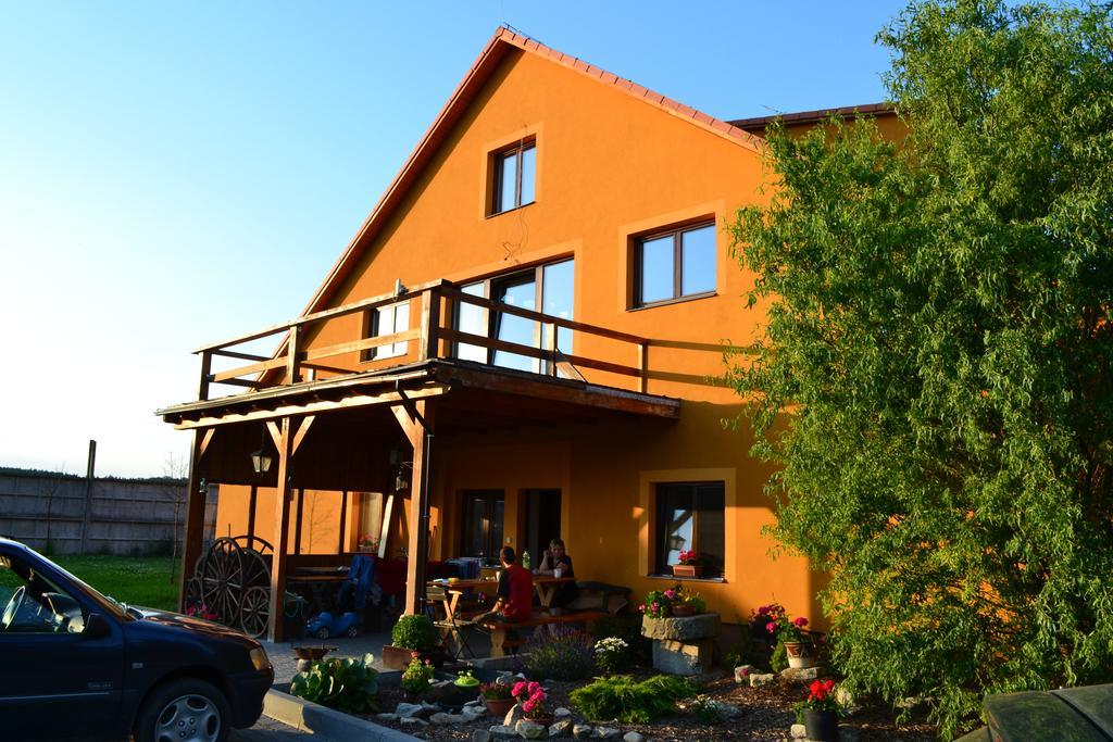 Penzion Eqilon Hotel Melnik Exterior photo